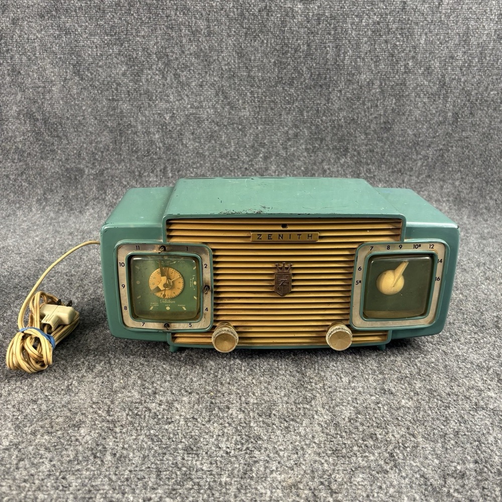 Gumby Green Zenith Model L520F 1954 vacuum tube AM radio alarm clock